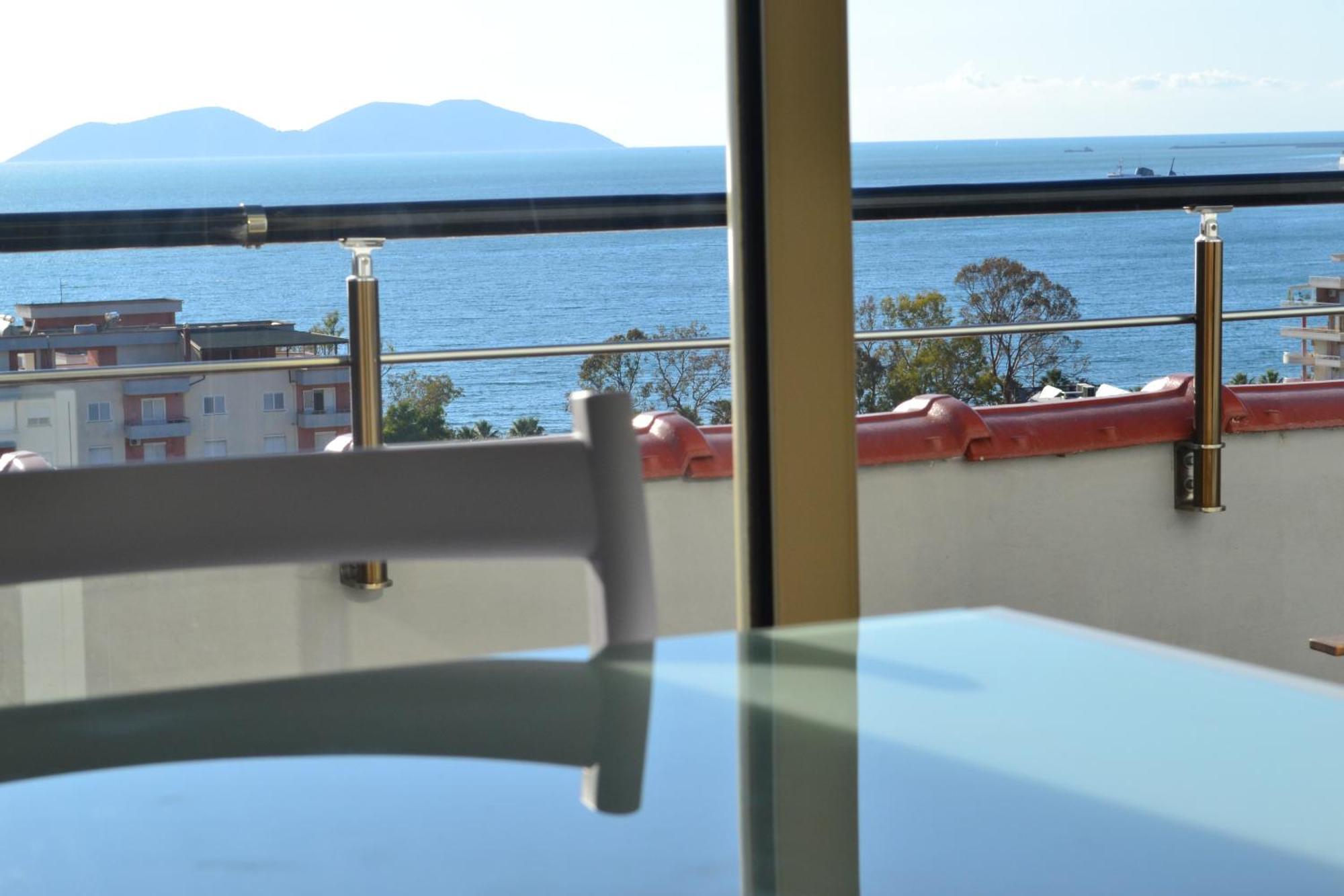 Seaview Penthouse Terrace & Garage Lejlighed Vlorë Eksteriør billede